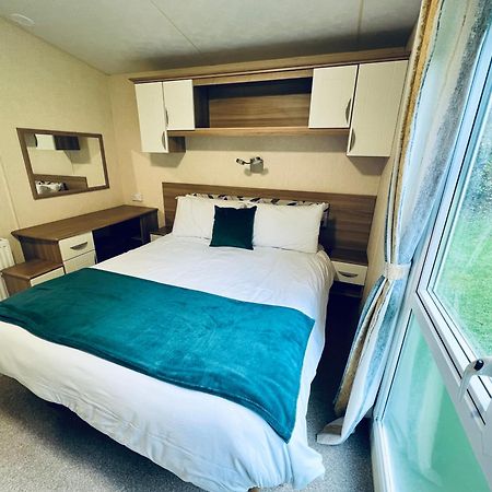 2 Bedroom Caravan Lg13, Shanklin, Isle Of Wight ภายนอก รูปภาพ